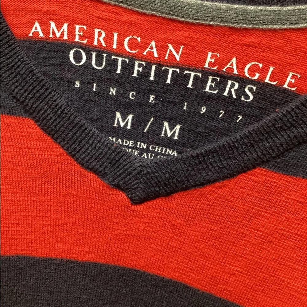 American Eagle sweater Men’s size Medium Navy/red Bold stripe